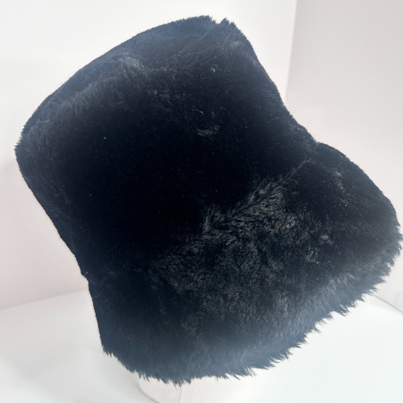 Black Faux Fur‎ Bucket Hat brim down one look brim up another look - Picture 3 of 10